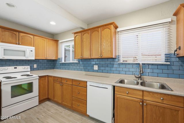 1046 E CLARENDON Avenue, Phoenix, AZ 85014