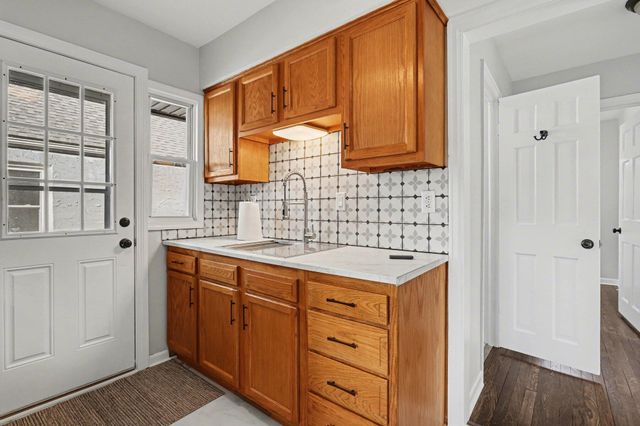 64 Pleasant Avenue, Battle Creek, MI 49015