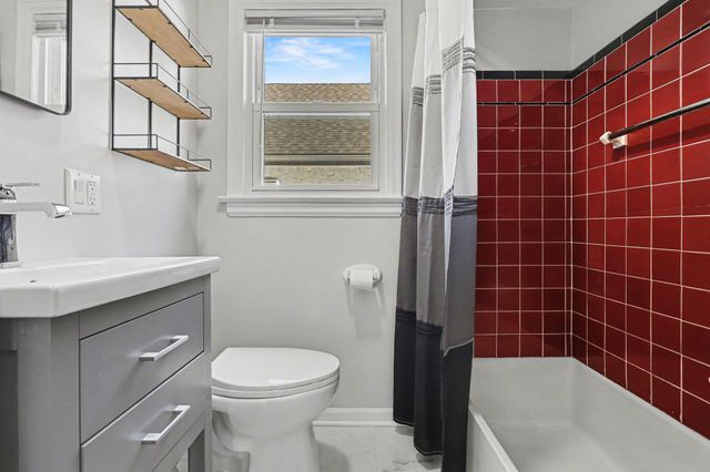 64 Pleasant Avenue, Battle Creek, MI 49015