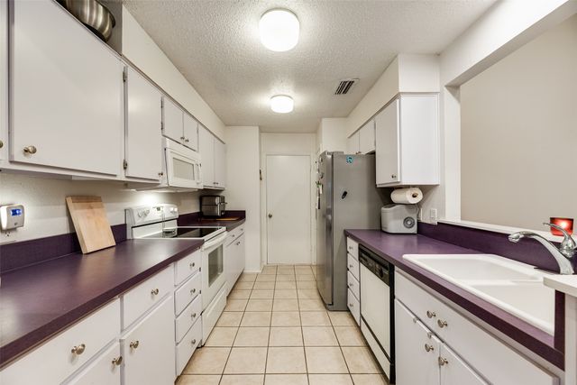 1801 Woodview Court, Grand Prairie, TX 75050