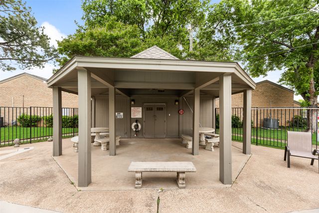 1801 Woodview Court, Grand Prairie, TX 75050