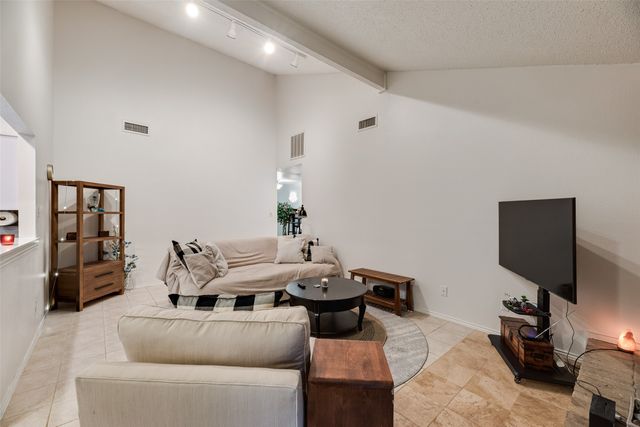 1801 Woodview Court, Grand Prairie, TX 75050