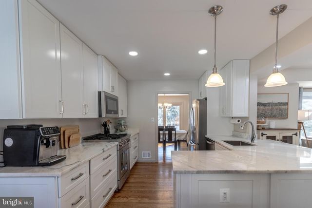 8513 BRAEBURN DR, Annandale, VA 22003