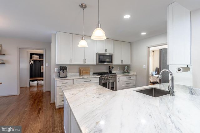 8513 BRAEBURN DR, Annandale, VA 22003