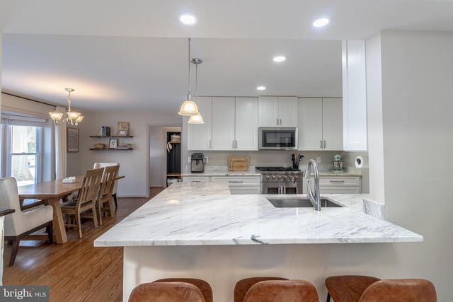 8513 BRAEBURN DR, Annandale, VA 22003