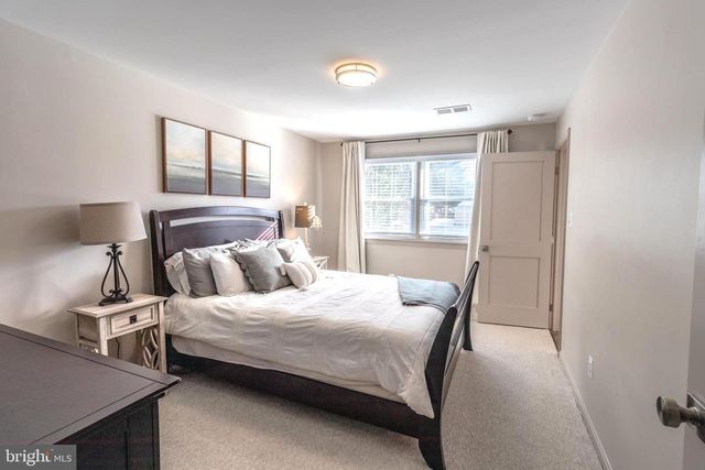 8513 BRAEBURN DR, Annandale, VA 22003