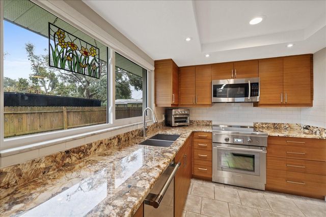 6400 18TH AVENUE N, St Petersburg, FL 33710