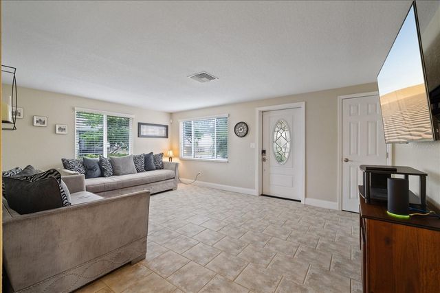 6400 18TH AVENUE N, St Petersburg, FL 33710