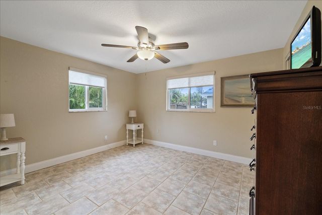 6400 18TH AVENUE N, St Petersburg, FL 33710