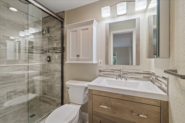 6400 18TH AVENUE N, St Petersburg, FL 33710