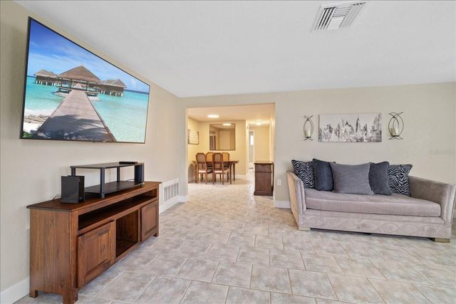 6400 18TH AVENUE N, St Petersburg, FL 33710