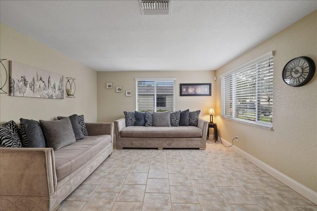 6400 18TH AVENUE N, St Petersburg, FL 33710