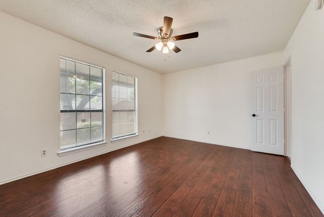 4028 O B Crowe Drive, Dallas, TX 75227