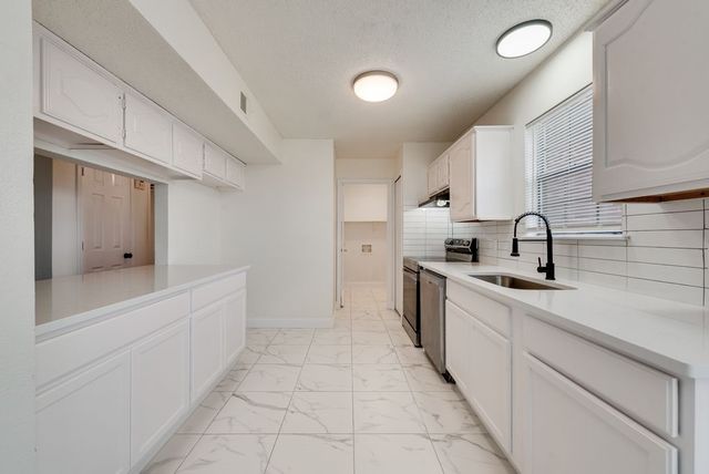 4028 O B Crowe Drive, Dallas, TX 75227