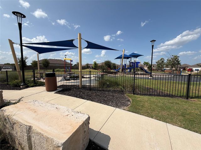 315 Belmont PL, Lockhart, TX 78644