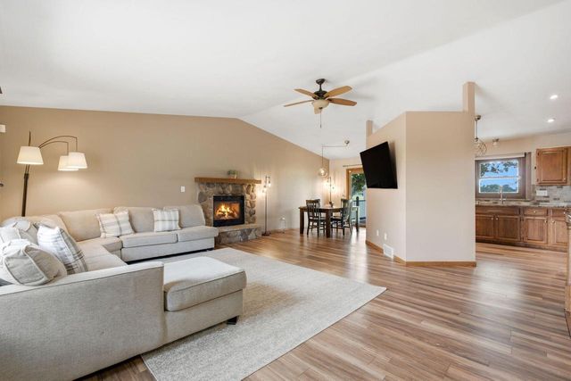 10119 Dunkelow ROAD, Franksville, WI 53126