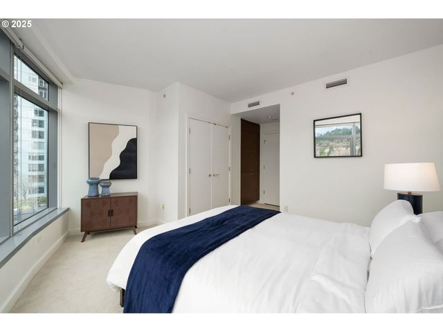 3601 S RIVER Pkwy 800, Portland, OR 97239