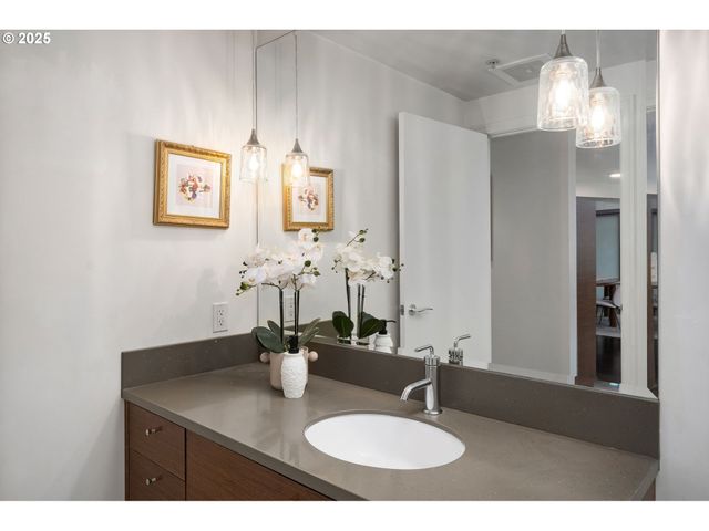 3601 S RIVER Pkwy 800, Portland, OR 97239