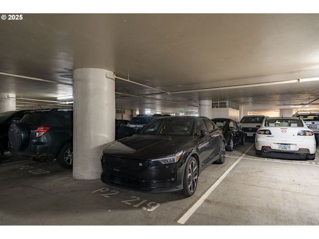 3601 S RIVER Pkwy 800, Portland, OR 97239