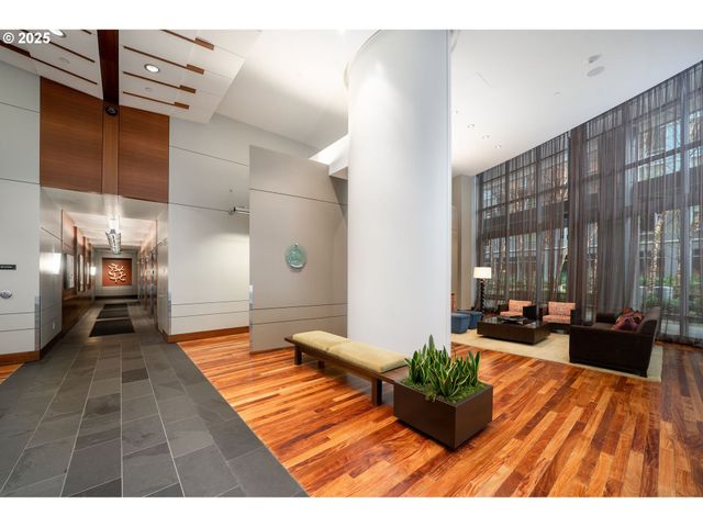 3601 S RIVER Pkwy 800, Portland, OR 97239