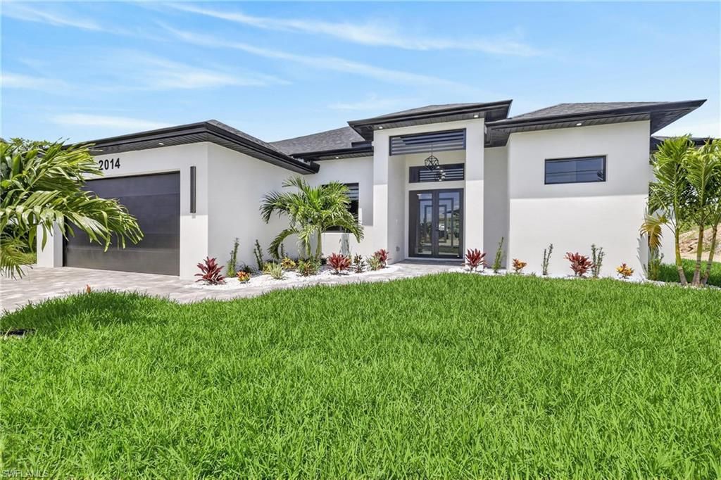 Image 1 of property listing at 2014 SW 8th PL, Cape Coral, FL 33991