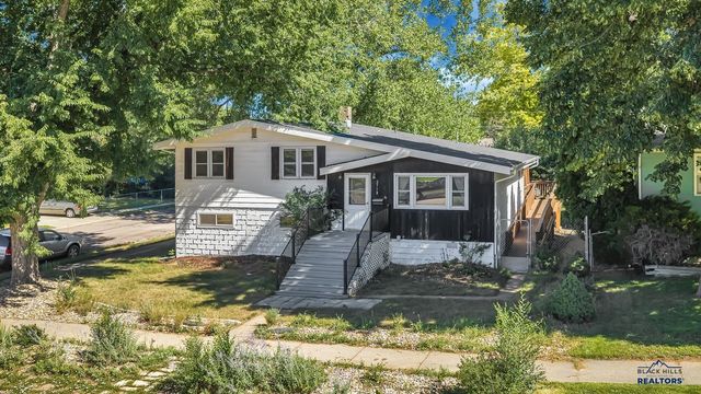 2718 W ST PATRICK, Rapid City, SD 57702