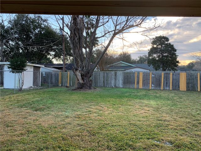 4438 Donegal Dr, Corpus Christi, TX 78413