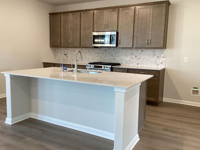 205 Woodrow LN, Liberty Hill, TX 78642