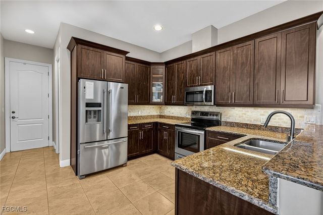 5243 SW 16th PL, Cape Coral, FL 33914