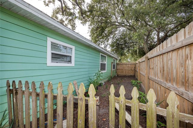 1250 LAKEVIEW ROAD, Clearwater, FL 33756