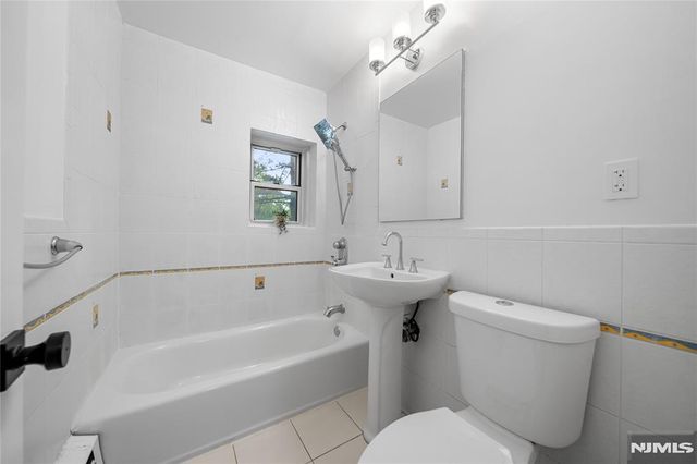 1565 Center Avenue 3D, Fort Lee, NJ 07024