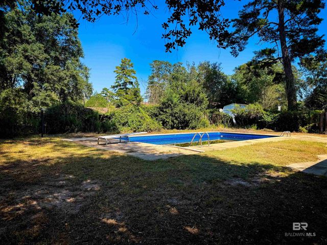 105 Longleaf Lane, Brewton, AL 36426