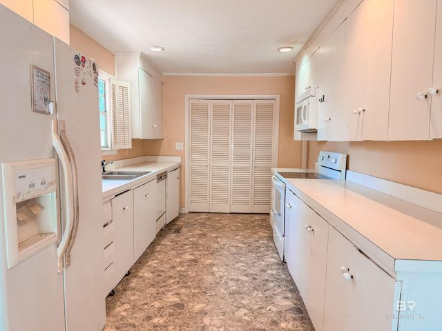 105 Longleaf Lane, Brewton, AL 36426