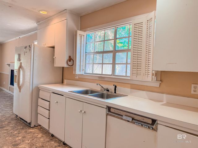 105 Longleaf Lane, Brewton, AL 36426