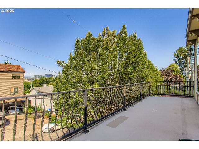 1616 Sw MONTGOMERY St, Portland, OR 97201