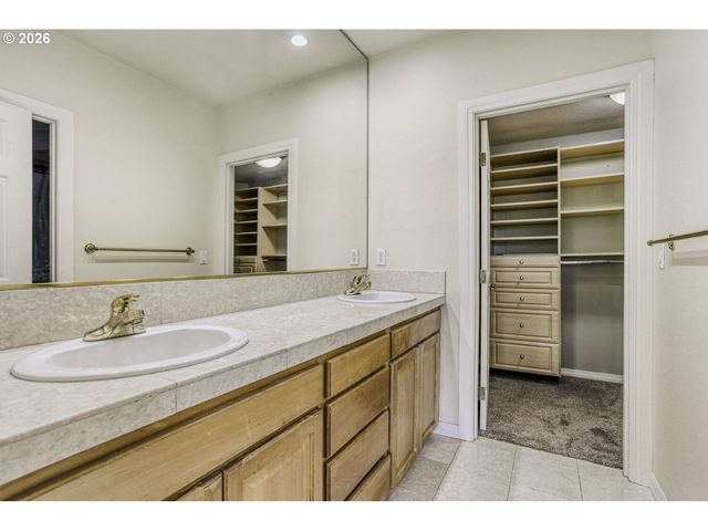 1616 Sw MONTGOMERY St, Portland, OR 97201