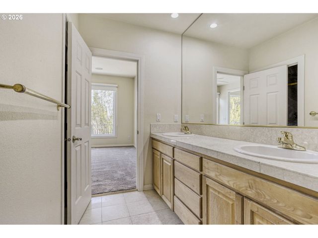 1616 Sw MONTGOMERY St, Portland, OR 97201