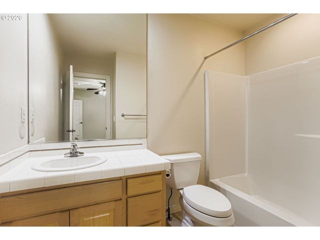 1616 Sw MONTGOMERY St, Portland, OR 97201