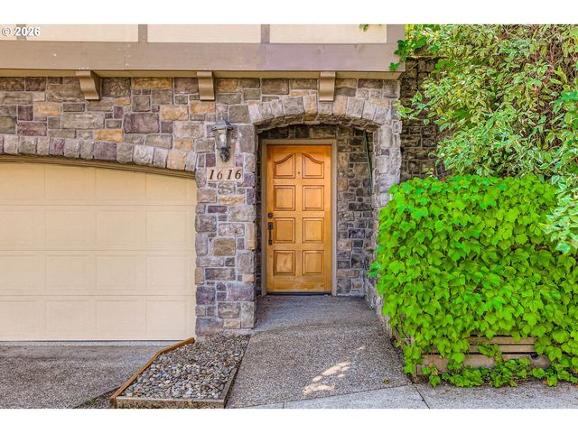 1616 Sw MONTGOMERY St, Portland, OR 97201