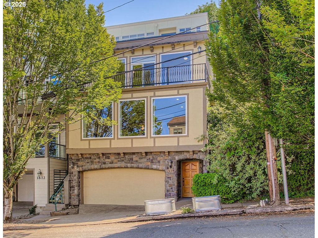 1616 Sw MONTGOMERY St, Portland, OR 97201