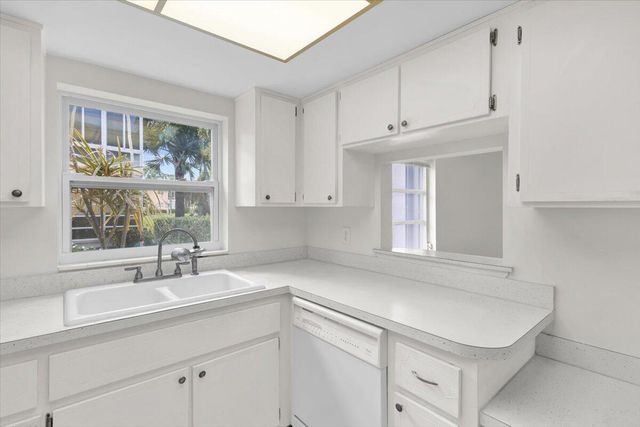 2950 SE Ocean Boulevard 14-1, Stuart, FL 34996
