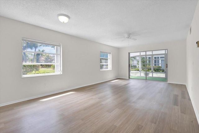 2950 SE Ocean Boulevard 14-1, Stuart, FL 34996