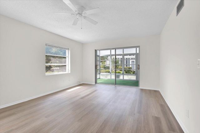 2950 SE Ocean Boulevard 14-1, Stuart, FL 34996