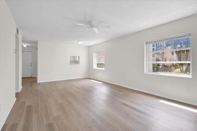 2950 SE Ocean Boulevard 14-1, Stuart, FL 34996