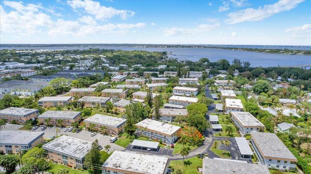 2950 SE Ocean Boulevard 14-1, Stuart, FL 34996