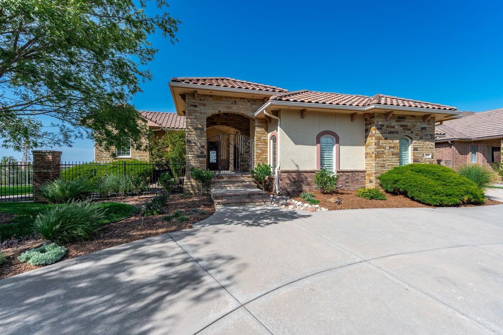 3426 N Beach Club Cir, Wichita, KS 67205