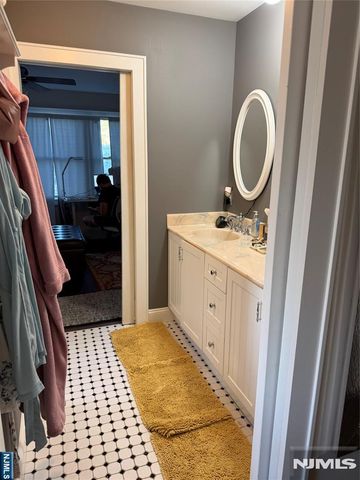 392 Highland Avenue, Wood Ridge, NJ 07075