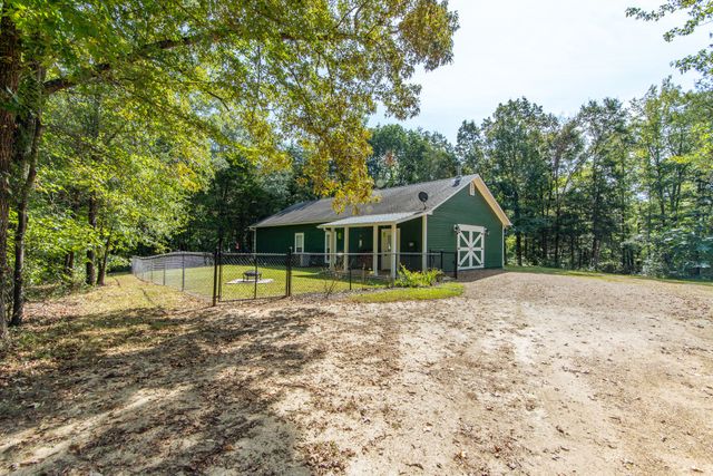 185 Mayfield Ln, Adamsville, TN 38310