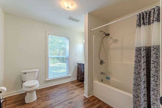 185 Mayfield Ln, Adamsville, TN 38310