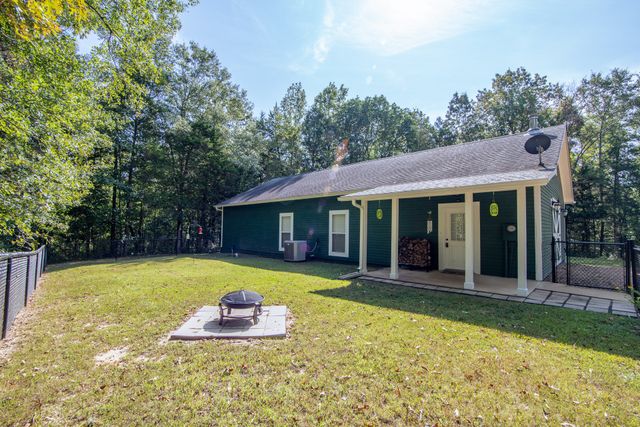 185 Mayfield Ln, Adamsville, TN 38310